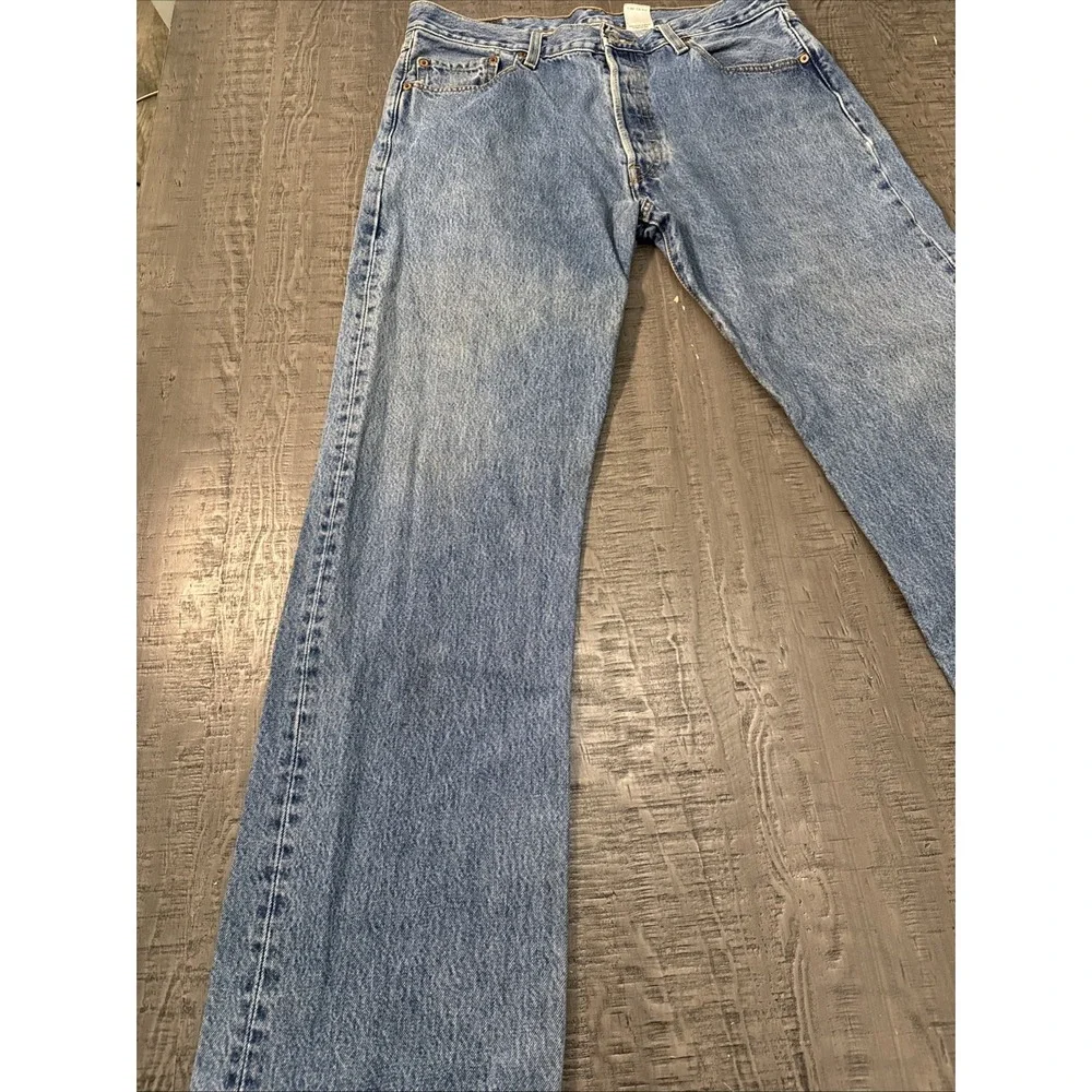 Vintage  Levi's 501 men's jeans 36/32 (31) Denim Button Fly 100% Cotton  5010193